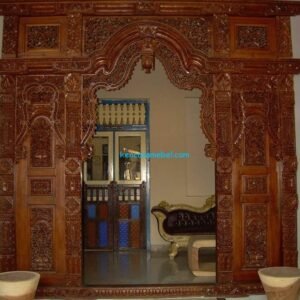 Pintu gebyok ukiran Jepara