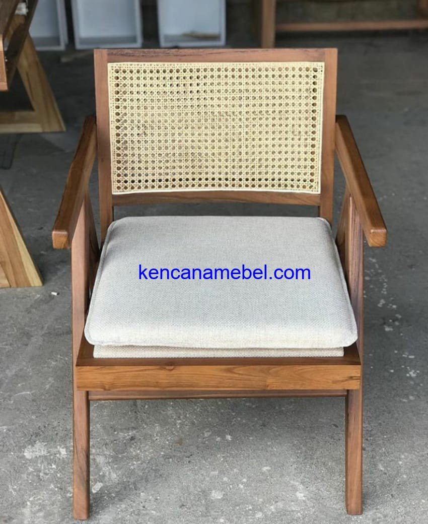 Kursi Cafe Kayu Anyaman Rotan