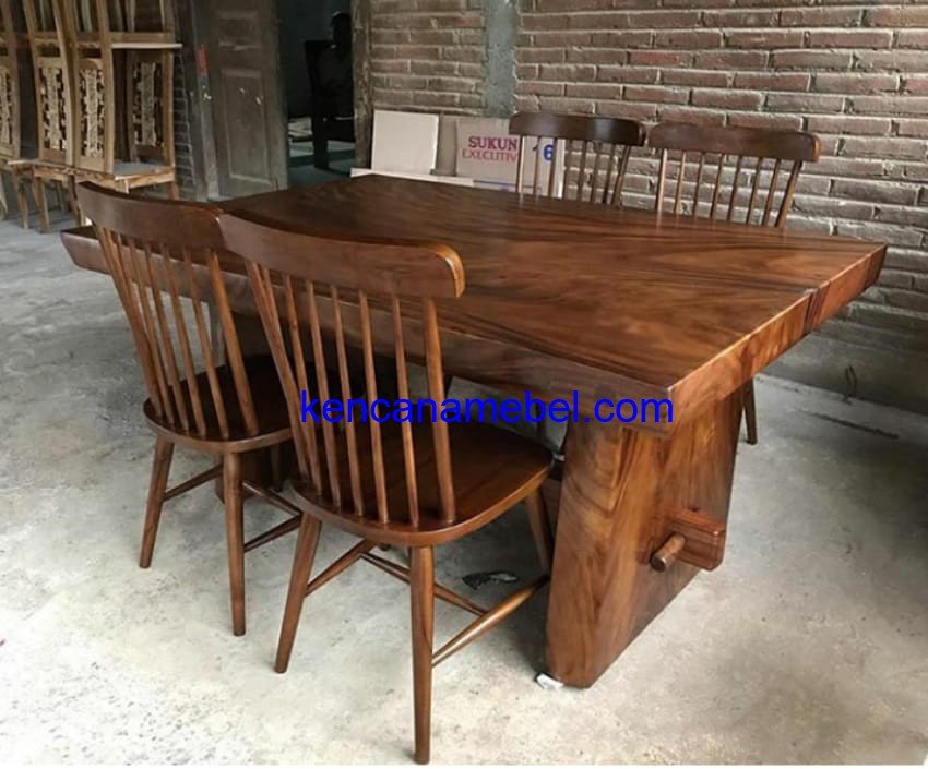 Meja Kursi Makan Trembesi Solid