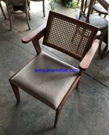Kursi Makan Jati Sandaran Rotan