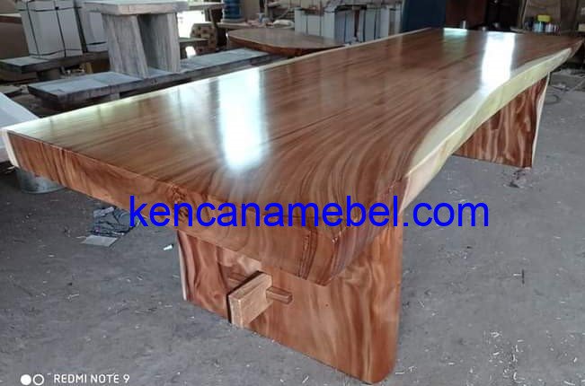 Meja Makan Trembesi Kayu Solid Mewah