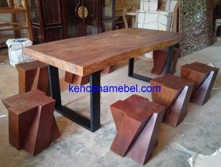 Meja Solid Trembesi