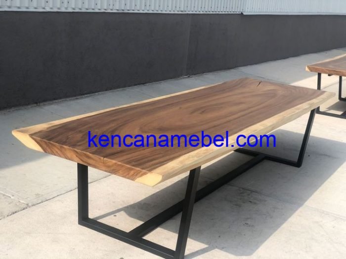 Meja Makan Trembesi Solid Villa