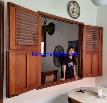 Jendela Kusen Model Eropa Kayu