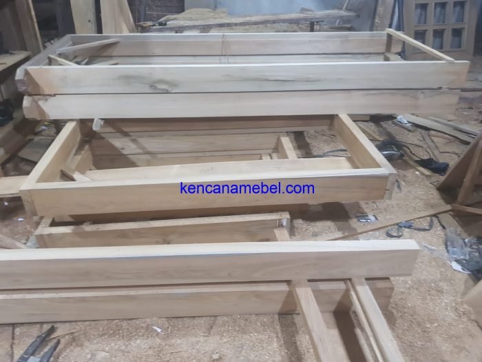 Kusen Pintu Jati Eropa