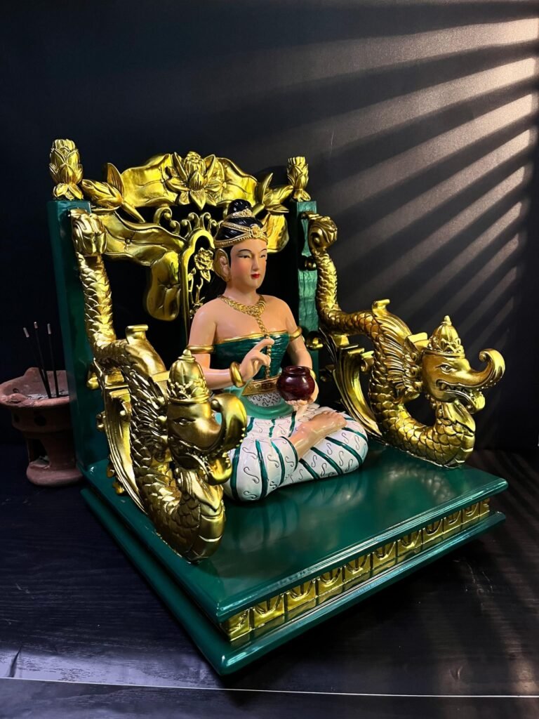 Patung Nyi Roro Kidul
