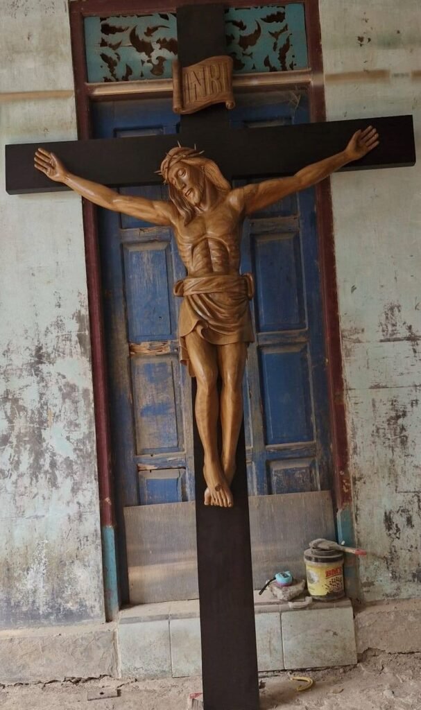 Patung Salib Yesus Jati